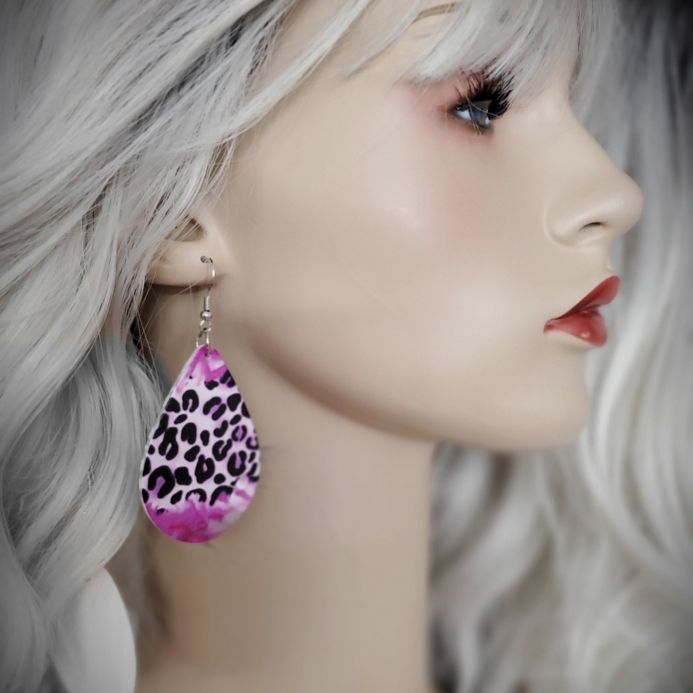 NWT Pink Leopard Print Teardrop Earrings